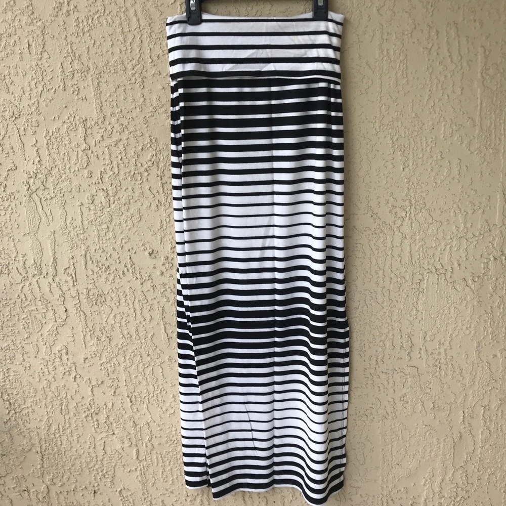 Striped white & black maxi skirt